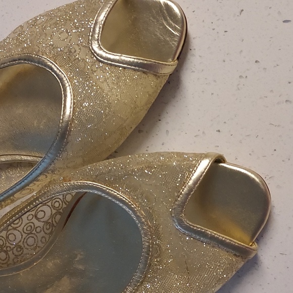 NWOT Nina gold kitten heels 10.5 M - Picture 2 of 8